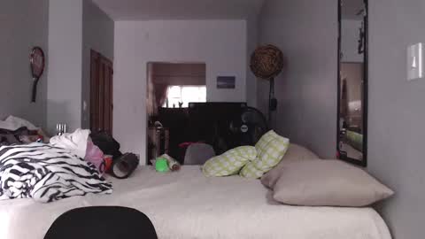 M E G A N  online show from 16, 1, 2025