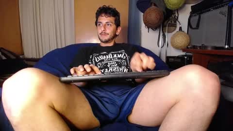 Snapshot of latincurious0 chatting on 9, 10, 2025 Juanito online show from 9, 10, 2025