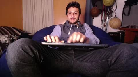 Snapshot of latincurious0 chatting on 11, 10, 2025 Juanito online show from 11, 10, 2025