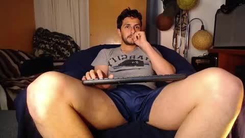 Snapshot of latincurious0 chatting on 28, 11, 2025 Juanito online show from 28, 11, 2025