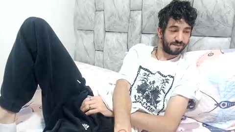 Snapshot of latinlustandfrenchkiss chatting on 17, 12, 2025 latinlustandfrenchkiss online show from 17, 12, 2025