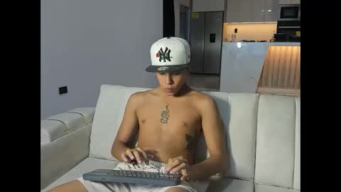 Snapshot of latinmenonfire chatting on 28, 5, 2026 latinmenonfire online show from 28, 5, 2026