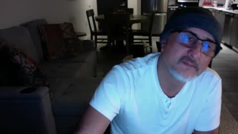 QS - INDEPENDENT MODEL online show from 17, 12, 2024