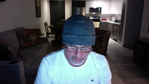 QS - INDEPENDENT MODEL online show from 21, 1, 2025