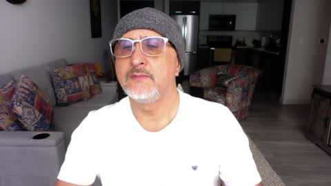 QS - INDEPENDENT MODEL online show from 2, 2, 2025