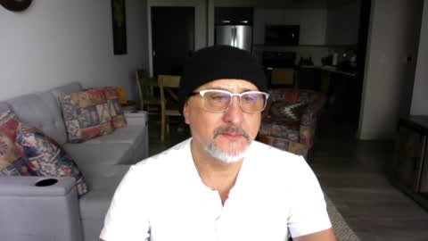 QS - INDEPENDENT MODEL online show from 16, 2, 2025