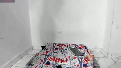 Snapshot of latinos_couples chatting on 19, 3, 2026 James and Sara online show from 19, 3, 2026