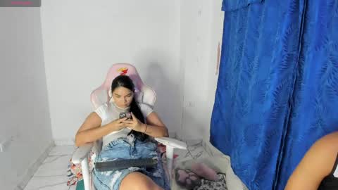 Snapshot of latinos_couples chatting on 12, 4, 2026 James and Sara online show from 12, 4, 2026