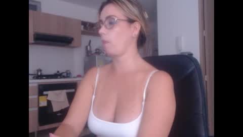 Snapshot of latinpaprika chatting on 17, 2, 2025 latinpaprika online show from 17, 2, 2025