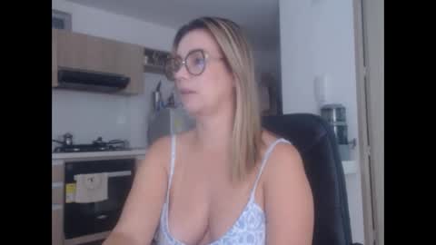 Snapshot of latinpaprika chatting on 25, 2, 2025 latinpaprika online show from 25, 2, 2025