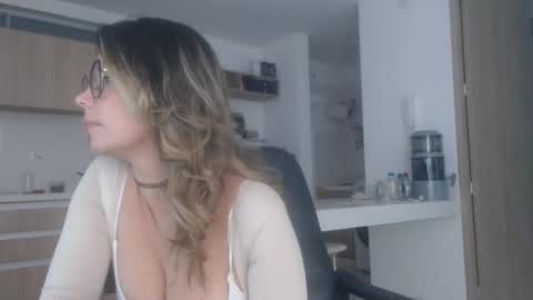 Snapshot of latinpaprika chatting on 15, 9, 2025 latinpaprika online show from 15, 9, 2025