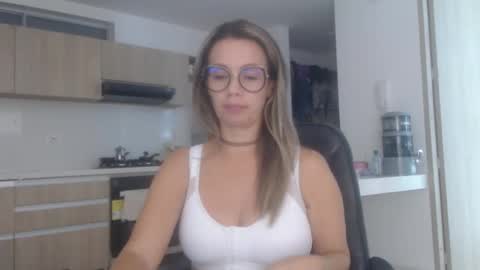 Snapshot of latinpaprika chatting on 2, 12, 2025 latinpaprika online show from 2, 12, 2025