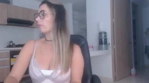 Snapshot of latinpaprika chatting on 17, 1, 2026 latinpaprika online show from 17, 1, 2026