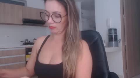 Snapshot of latinpaprika chatting on 10, 4, 2026 latinpaprika online show from 10, 4, 2026