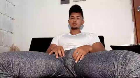 Snapshot of latinsex2501 chatting on 19, 2, 2026 Aaron online show from 19, 2, 2026