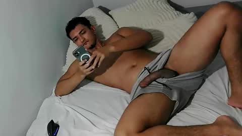 Snapshot of latinsex2501 chatting on 27, 4, 2026 Aaron online show from 27, 4, 2026