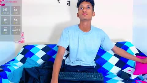 Snapshot of latinvenz chatting on 16, 12, 2025 yorkier and derrek online show from 16, 12, 2025