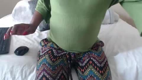 latoyyabed1 online show from 15, 4, 2026