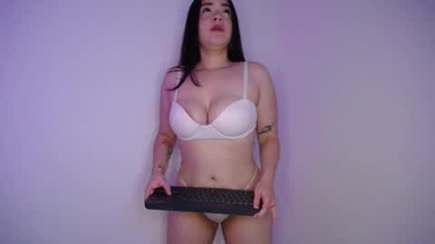 Snapshot of lau_24 chatting on 14, 12, 2025 lau_24 online show from 14, 12, 2025