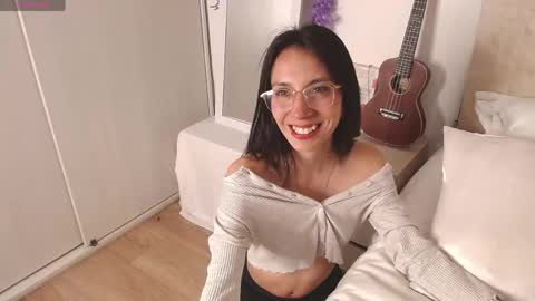 Snapshot of laugreen chatting on 22, 4, 2026 Laura online show from 22, 4, 2026
