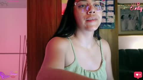 Snapshot of laujgray chatting on 16, 3, 2026 laujgray online show from 16, 3, 2026