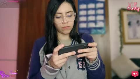 Snapshot of laujgray chatting on 31, 3, 2026 laujgray online show from 31, 3, 2026