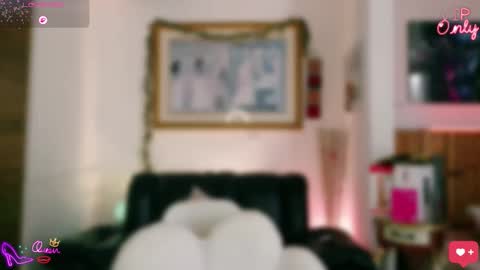 Snapshot of laujgray chatting on 6, 4, 2026 laujgray online show from 6, 4, 2026