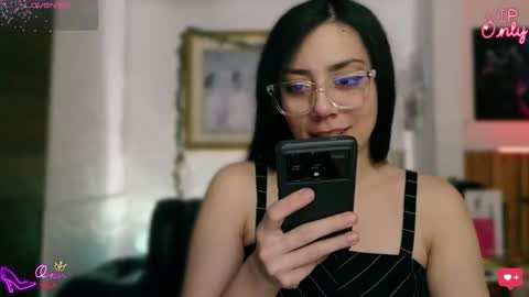 Snapshot of laujgray chatting on 12, 4, 2026 laujgray online show from 12, 4, 2026