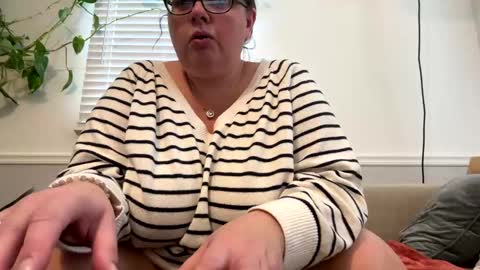 LauLauMa online show from 10, 1, 2025