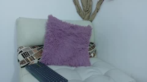 Snapshot of laura__castillo_ chatting on 6, 6, 2026 online show from 6, 6, 2026