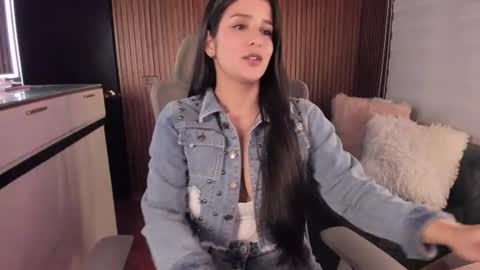 Snapshot of laura__cruz chatting on 20, 6, 2026 laura cruz online show from 20, 6, 2026