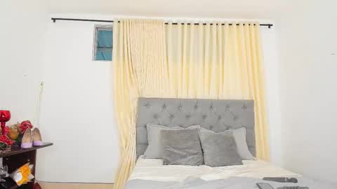 Snapshot of laura__martiinez chatting on 6, 1, 2026 online show from 6, 1, 2026