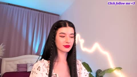 Snapshot of laura_coy chatting on 10, 4, 2026 Laura online show from 10, 4, 2026