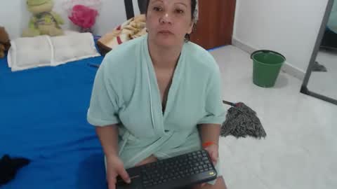 laura_foxx2379 online show from 2, 12, 2025