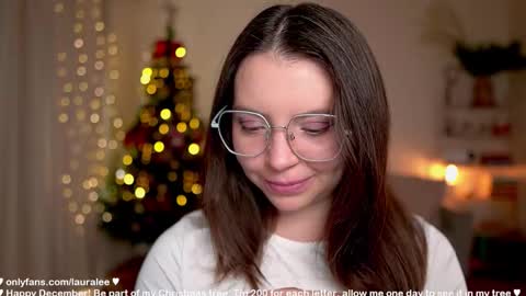 Snapshot of laura_lee chatting on 22, 12, 2025 Laura Lee. online show from 22, 12, 2025