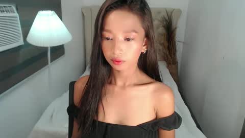 Snapshot of laura_leighxx chatting on 12, 3, 2025 Laura leighxx online show from 12, 3, 2025