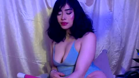 Snapshot of laura_pink01 chatting on 2, 3, 2025 laura_pink01 online show from 2, 3, 2025