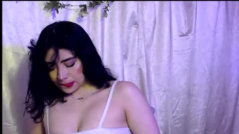 Snapshot of laura_pink01 chatting on 8, 3, 2025 laura_pink01 online show from 8, 3, 2025