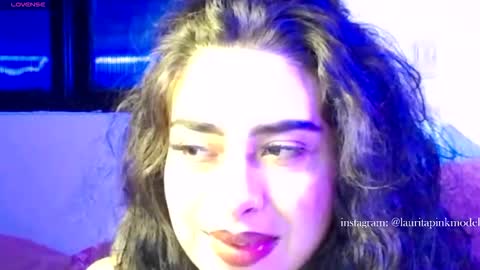 Snapshot of laura_pink01 chatting on 17, 12, 2025 laura_pink01 online show from 17, 12, 2025