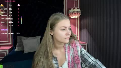 Snapshot of laura_pudd chatting on 4, 12, 2025 Laura online show from 4, 12, 2025