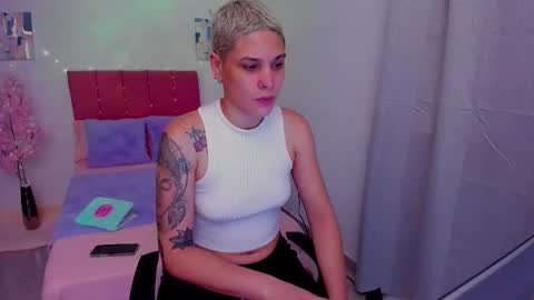 Snapshot of laura_r23 chatting on 22, 9, 2025 Laura Rose online show from 22, 9, 2025