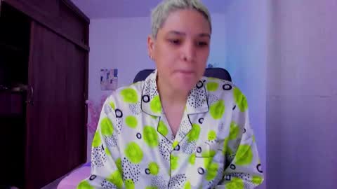 Snapshot of laura_r23 chatting on 25, 9, 2025 Laura Rose online show from 25, 9, 2025