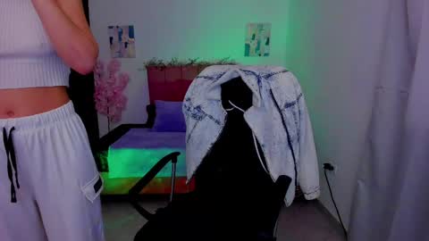Snapshot of laura_r23 chatting on 3, 10, 2025 Laura Rose online show from 3, 10, 2025