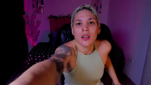 Snapshot of laura_r23 chatting on 8, 10, 2025 Laura Rose online show from 8, 10, 2025