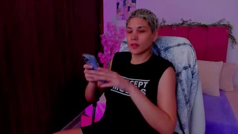 Snapshot of laura_r23 chatting on 17, 10, 2025 Laura Rose online show from 17, 10, 2025