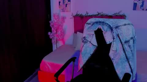 Snapshot of laura_r23 chatting on 18, 10, 2025 Laura Rose online show from 18, 10, 2025