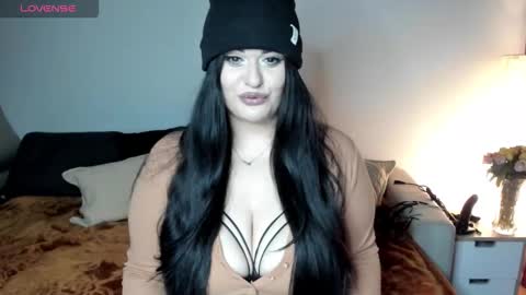 Laura online show from 11, 11, 2025