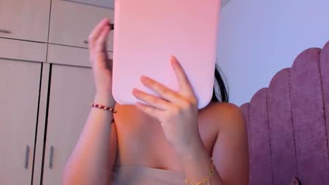 LAURA SOE online show from 6, 11, 2025