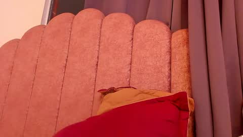 Snapshot of laura_soe chatting on 17, 4, 2026 LAURA SOE online show from 17, 4, 2026