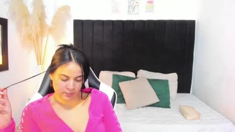 Snapshot of laura_soe chatting on 19, 6, 2026 LAURA SOE online show from 19, 6, 2026